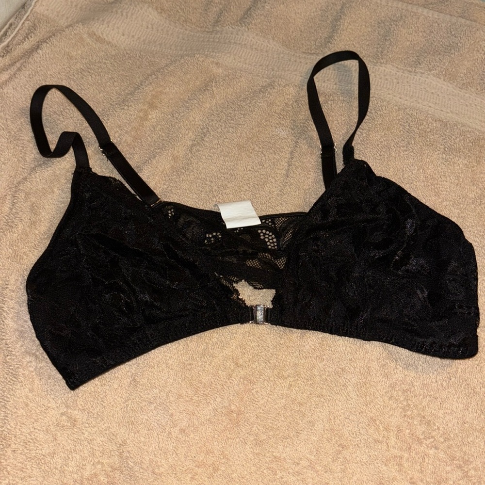 Black lace bra
